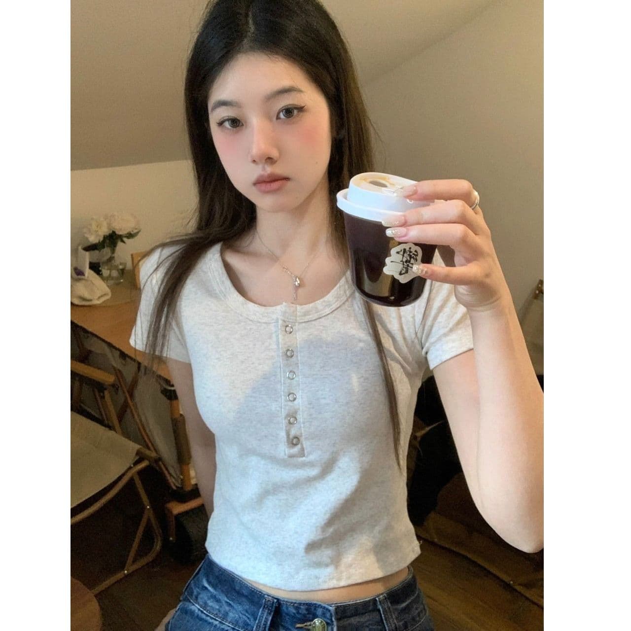 있음 선적 와 사고 방식 회색 미니멀리즘 반 개방 u 칼라 티셔츠 여성 의류 쇼트 스타일 몸매 가꾸기 기본 셔츠 반팔 맨위 상세 이미지 15