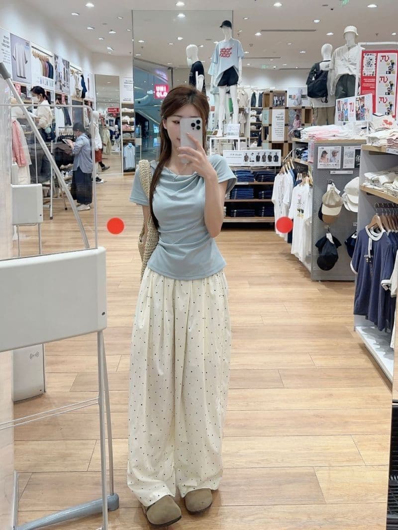 있음 선적 원본 사람들 면 디자인 센스 비틀림 파란색 반팔 티셔츠 여성 여름 주름 Chic 긍정적 인 어깨 의류 상세 이미지 9