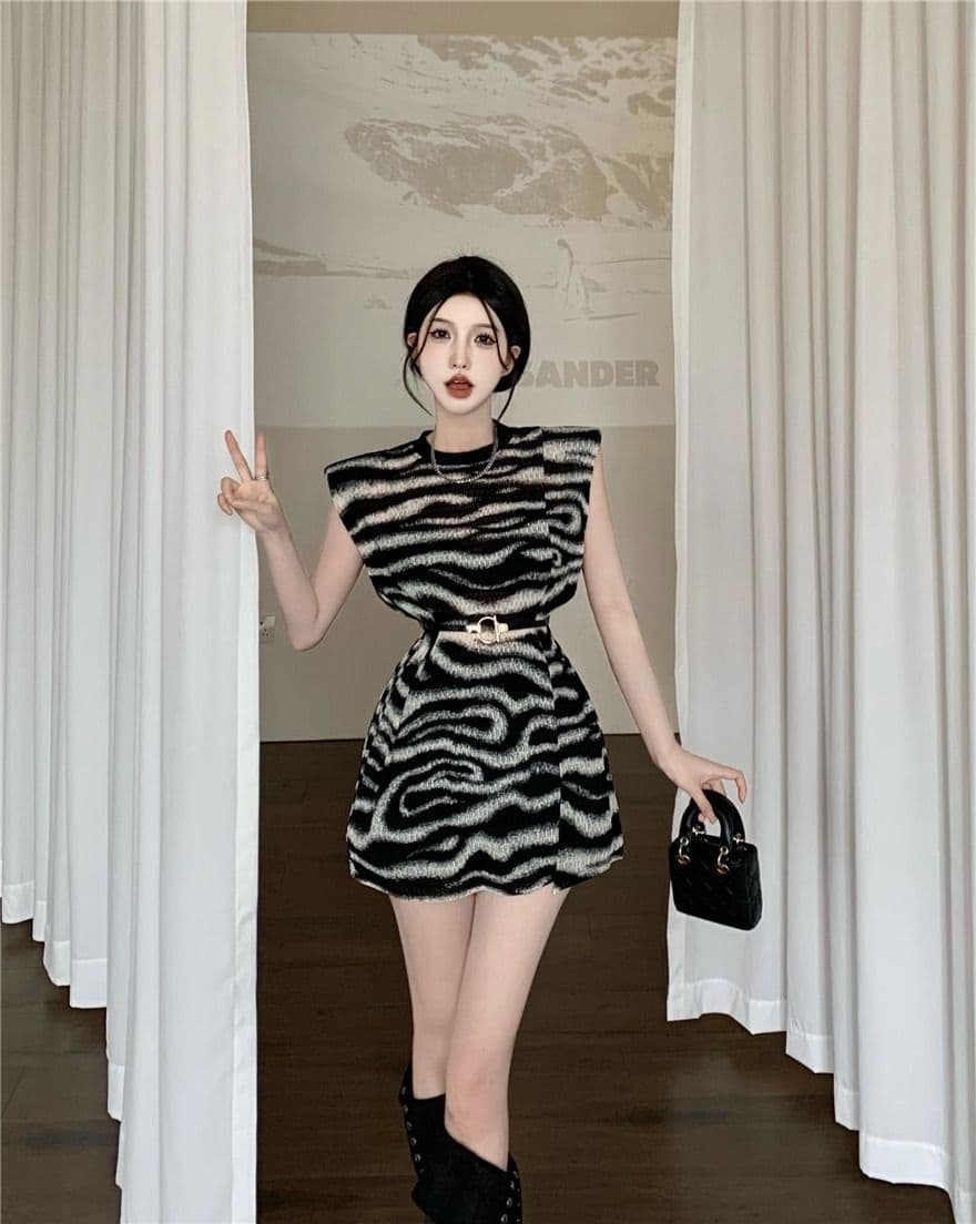 있음 선적 얼룩말 곡물 순수한 욕망 핫걸 슬림해 보이는 작은 키 레오파드 무늬 민소매 여성 작은 대중 조끼 미니 스커트 여름 상세 이미지 7