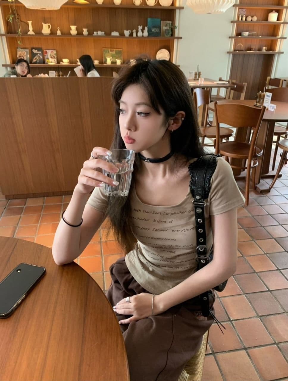 있음 선적 와 사고 방식 아메리칸 레트로 u 칼라 반팔 티셔츠 여름 핫걸 몸매 가꾸기 슬림해 보이는 디자인 센스 맨위 상세 이미지 9