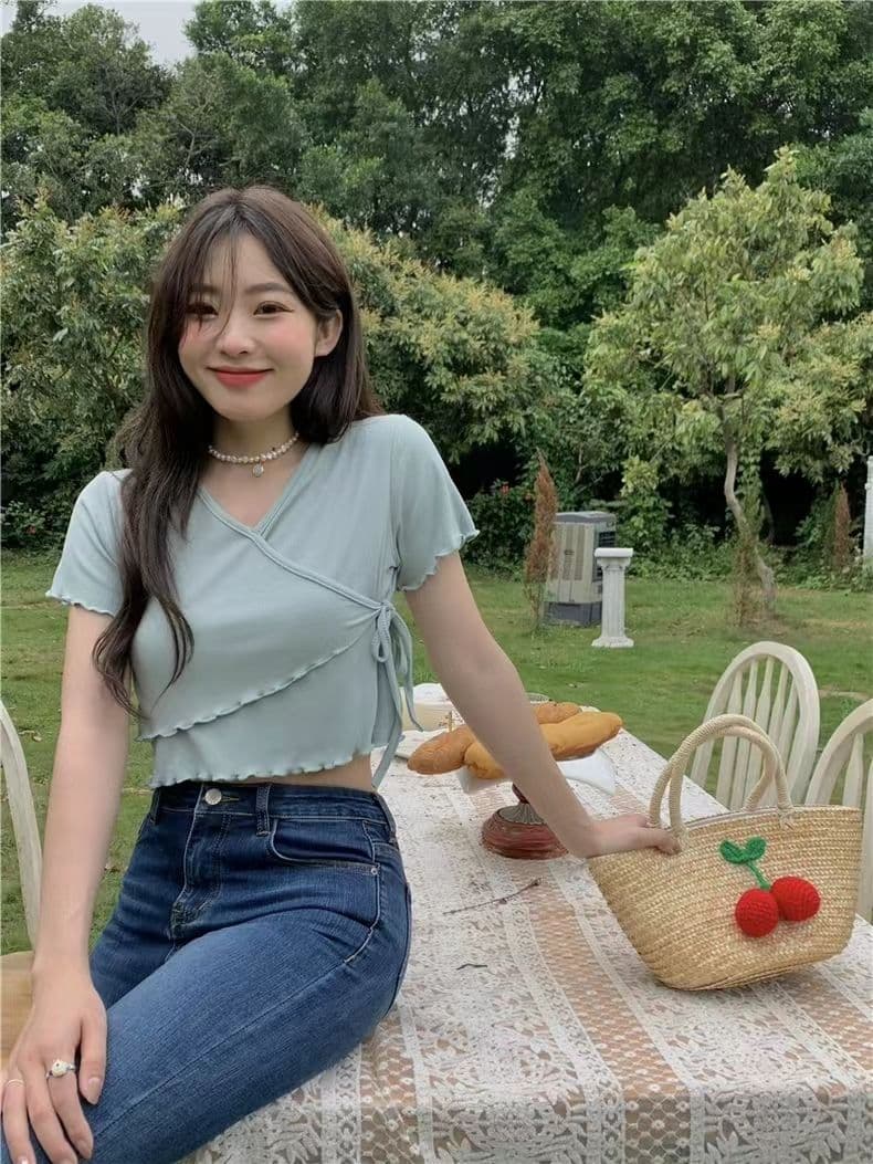 있음 선적 핫걸 쇼트 스타일 디스플레이 몸 V넥 스트랩 티셔츠 여성용 짧은 소매 작은 대중 여름 새로운 니트 스웨터 몸매 가꾸기 트렌디 상세 이미지 18