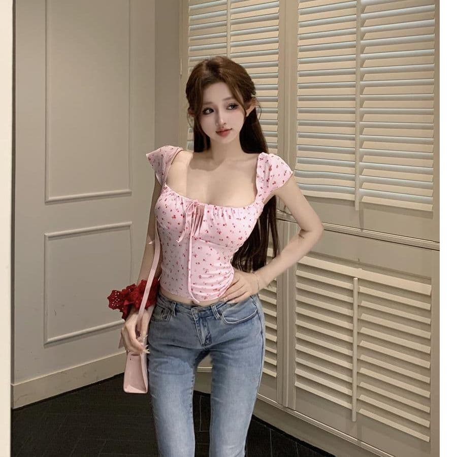 있음 선적 오프숄더 꽃무늬 반팔 티셔츠 여성 여름 달콤한 핫걸 디자인 센스 허리 수축 슬림해 보이는 쇼트 스타일 맨위 이미지 4