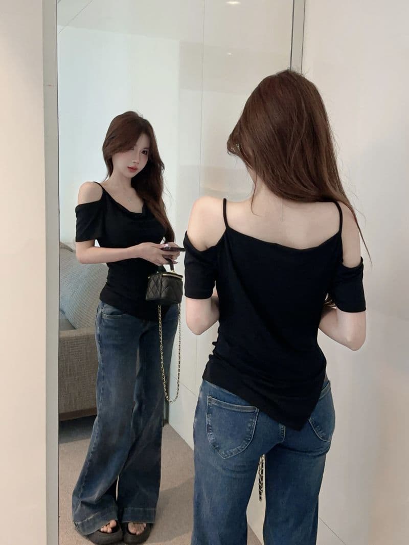 핫걸 오프숄더 슬립 흔들다 칼라 반팔 맨위 한 부서 디자인 미니멀리즘 오프숄더 불규칙 슬림해 보이는 검정색 티셔츠 상세 이미지 10