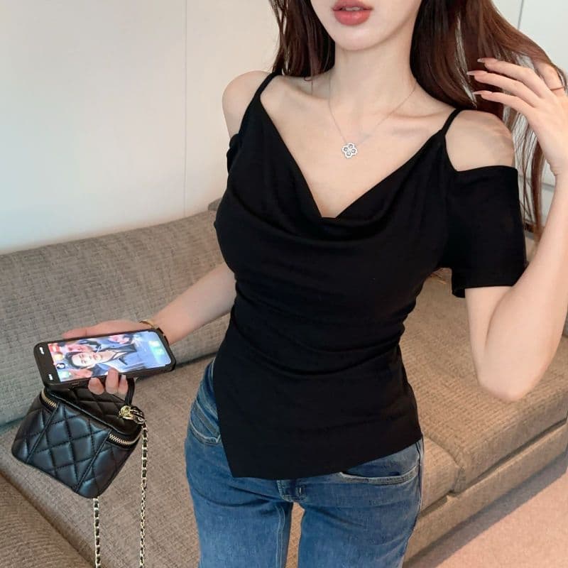 핫걸 오프숄더 슬립 흔들다 칼라 반팔 맨위 한 부서 디자인 미니멀리즘 오프숄더 불규칙 슬림해 보이는 검정색 티셔츠 상세 이미지 12
