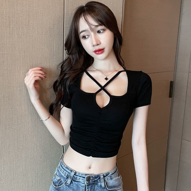 있음 선적 여름 드레스 새로운 광장 칼라 검정색 반팔 티셔츠 여성 조심해. 기계 디자인 센스 이슬 쇄골 쇼트 스타일 맨위