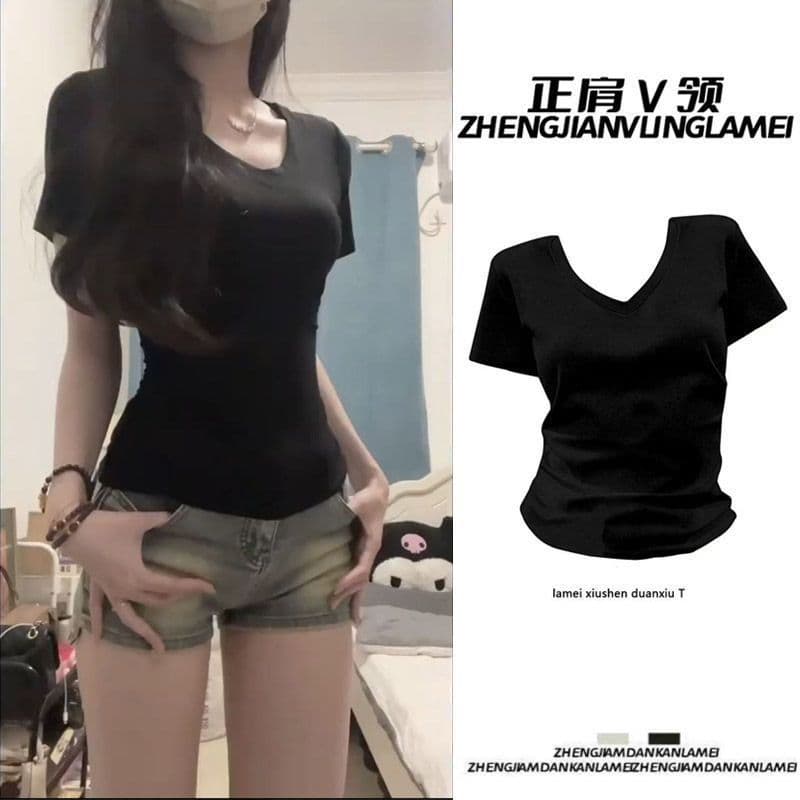 있음 선적 반팔 티셔츠 여성 여름 새로운 한국 스타일 디자인 센스 학생 몸매 가꾸기 슬림해 보이는 긍정적 인 어깨 V넥 패션 맨위 상세 이미지 2