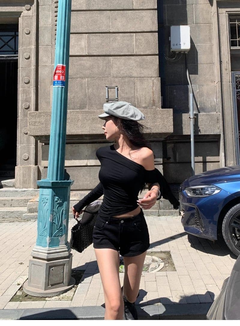 있음 선적 컬러 코튼 리브 불규칙 비스듬한 칼라 오프숄더 티셔츠 여성 이른 가을 몸매 가꾸기 주름 맨위 상세 이미지 16