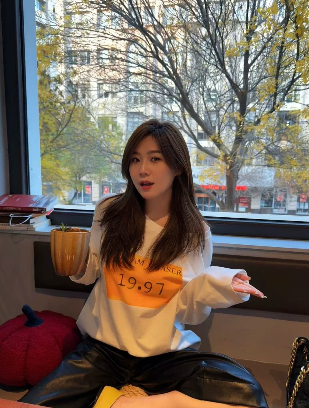 있음 선적 경관 그림 리브 De 플러시 긴팔 티셔츠 여성 가을 새로운 인사이드 가져 가라. 루즈핏 기본 셔츠 비스듬한 어깨 상세 이미지 5