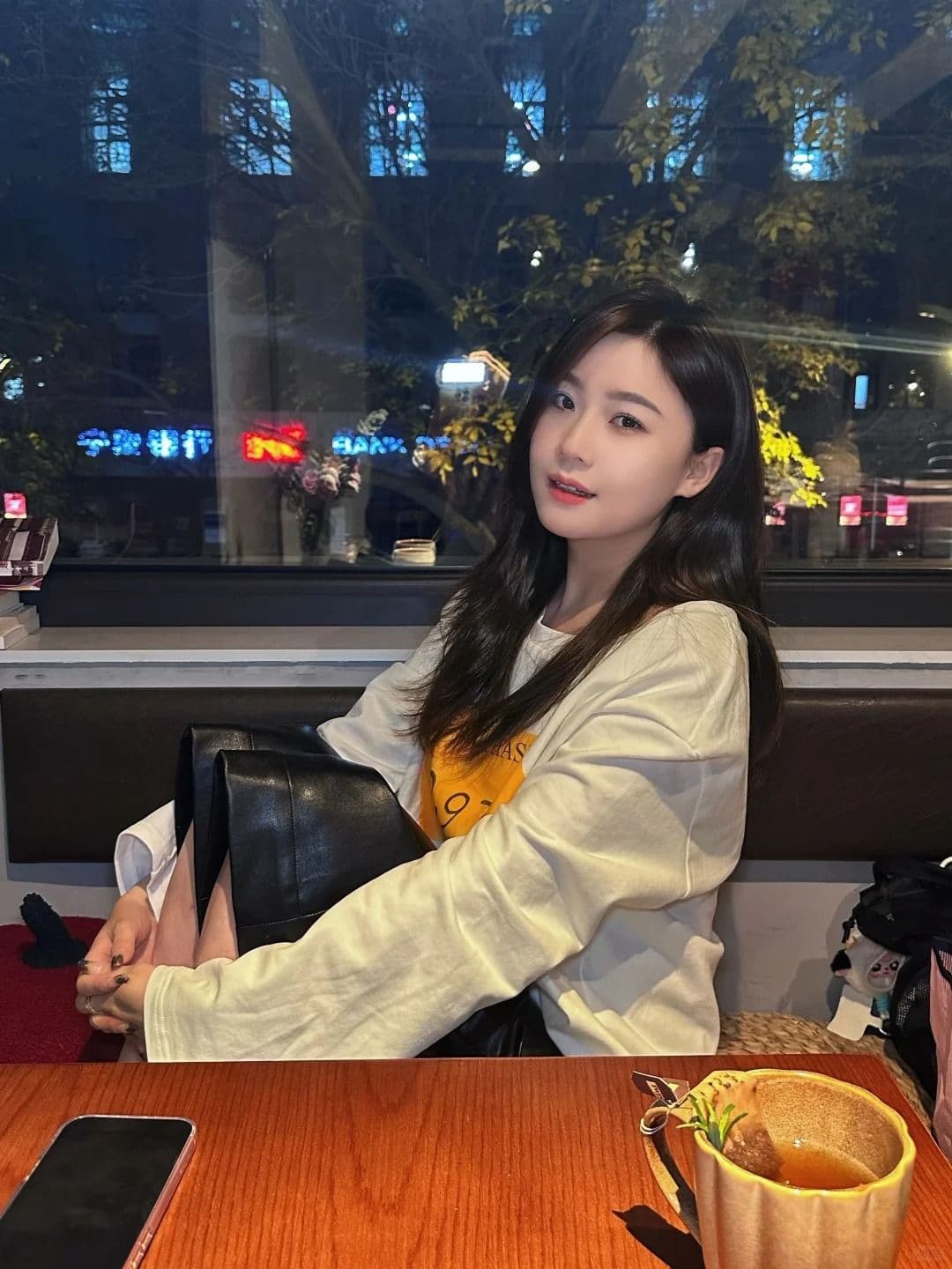 있음 선적 경관 그림 리브 De 플러시 긴팔 티셔츠 여성 가을 새로운 인사이드 가져 가라. 루즈핏 기본 셔츠 비스듬한 어깨 상세 이미지 7