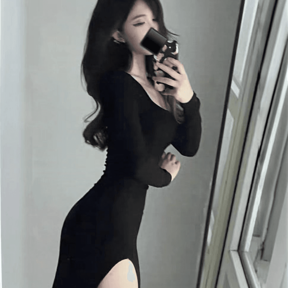 가을 의상 여성 2026 년 새로운 허리 수축 트임 타이트 스커트 롱 스커트 프랑스식 그는 벤 바람 검정색 광장 칼라 드레스 가을 겨울 이미지 4