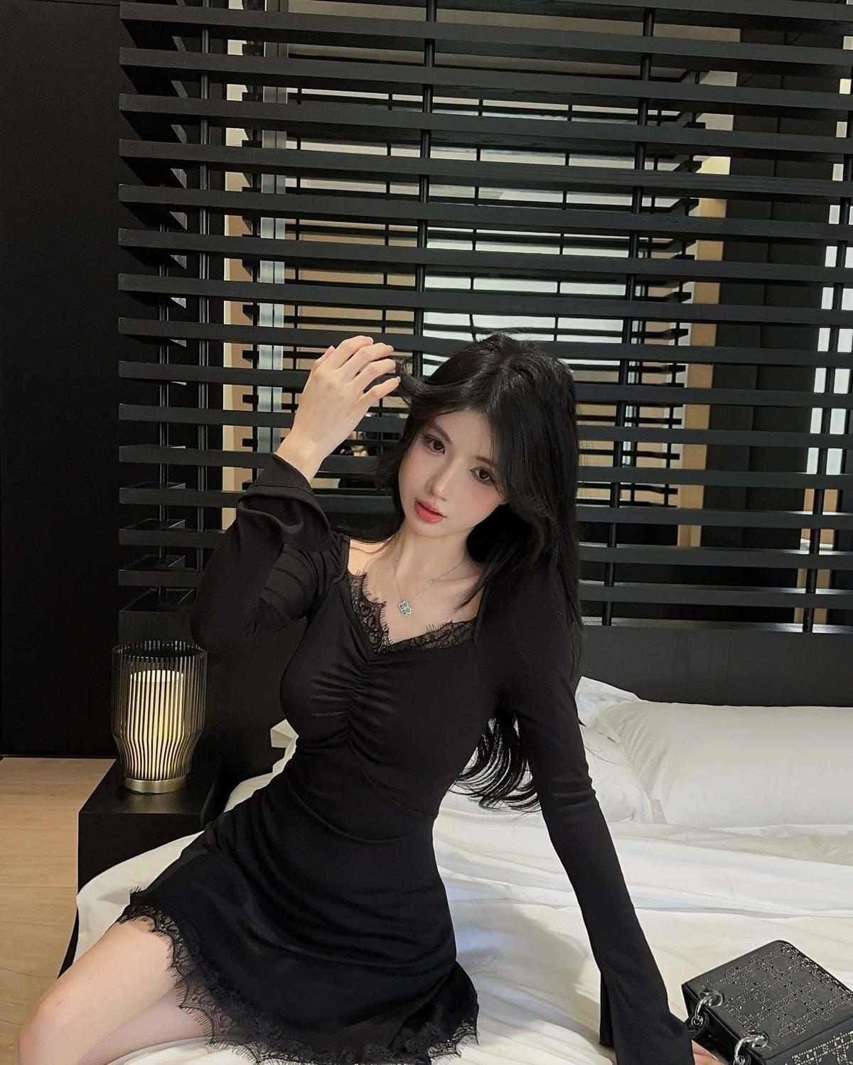 2026 패치워크 V넥 검정색 순수한 욕망 주름 섹시함 쇼트 스타일 레이스 레이스 핫걸 허리 수축 몸매 가꾸기 슬림해 보이는 레이스 상세 이미지 16