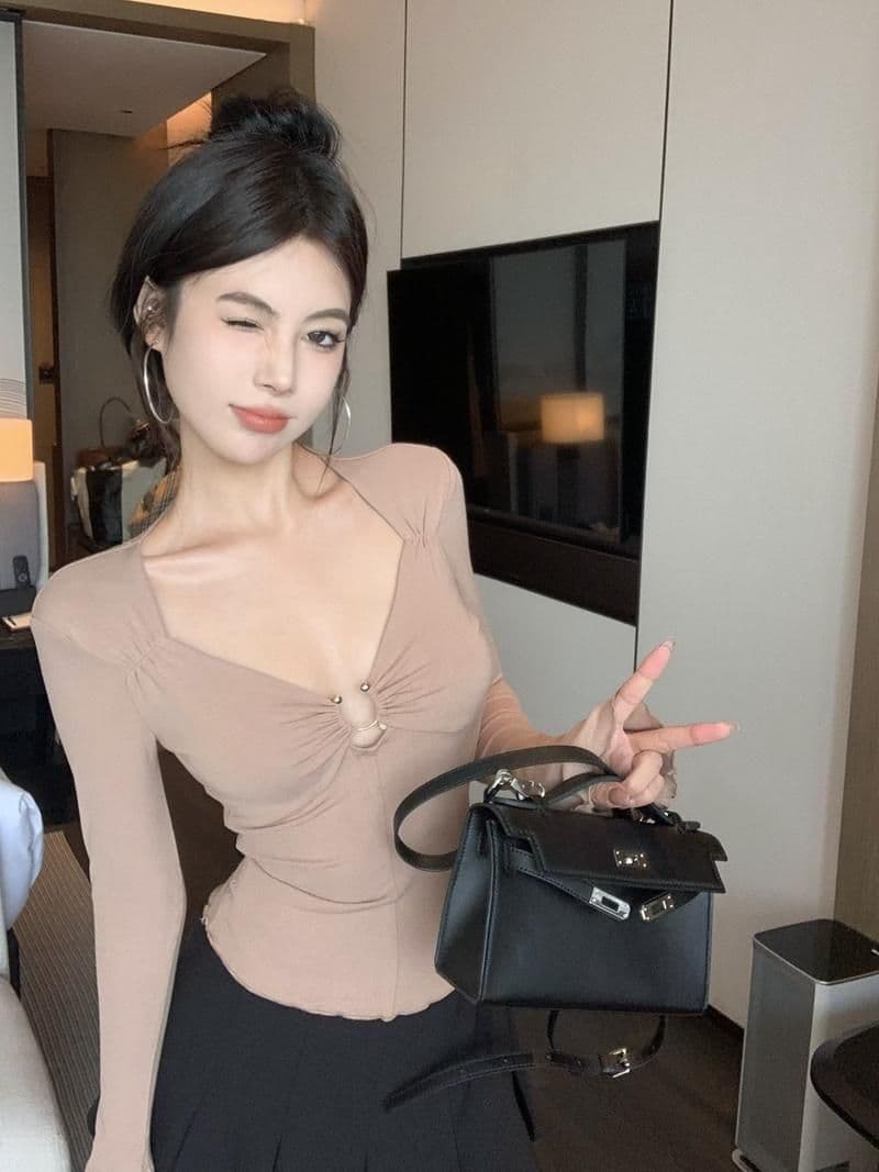 가을 순수한 욕망 핫걸 섹시함 홀로우 아웃 긴팔 나팔 소매 기본 셔츠 인사이드 가져 가라. 낮은 가슴 Chic 고유 한 짧은 여성 셔츠 상세 이미지 7