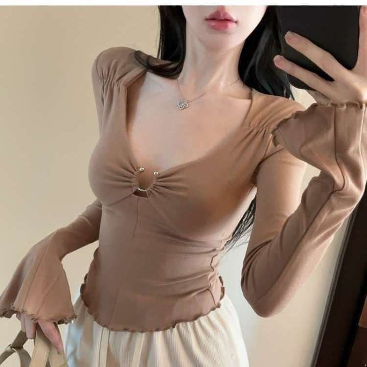 가을 순수한 욕망 핫걸 섹시함 홀로우 아웃 긴팔 나팔 소매 기본 셔츠 인사이드 가져 가라. 낮은 가슴 Chic 고유 한 짧은 여성 셔츠 상세 이미지 8