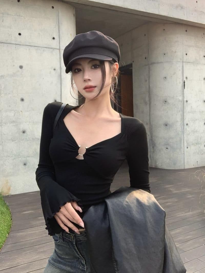 가을 순수한 욕망 핫걸 섹시함 홀로우 아웃 긴팔 나팔 소매 기본 셔츠 인사이드 가져 가라. 낮은 가슴 Chic 고유 한 짧은 여성 셔츠 상세 이미지 12