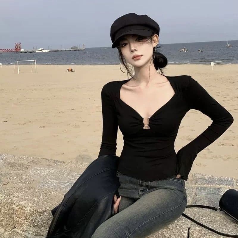 가을 순수한 욕망 핫걸 섹시함 홀로우 아웃 긴팔 나팔 소매 기본 셔츠 인사이드 가져 가라. 낮은 가슴 Chic 고유 한 짧은 여성 셔츠 상세 이미지 13
