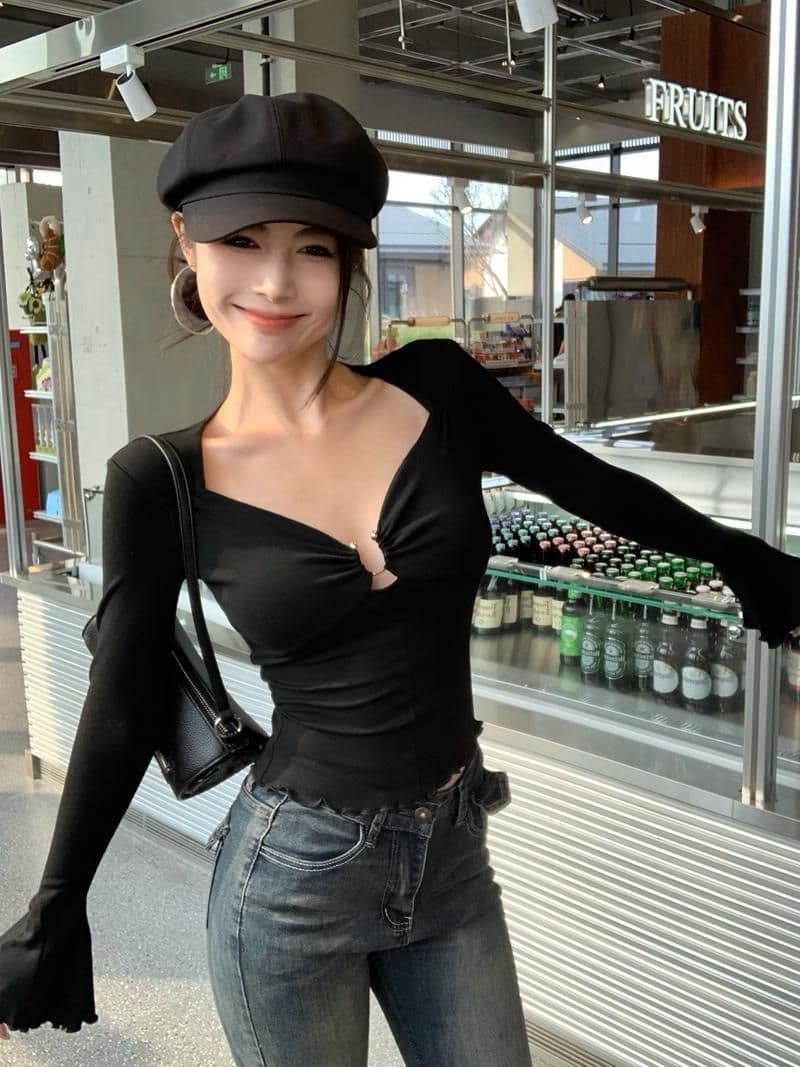 가을 순수한 욕망 핫걸 섹시함 홀로우 아웃 긴팔 나팔 소매 기본 셔츠 인사이드 가져 가라. 낮은 가슴 Chic 고유 한 짧은 여성 셔츠 상세 이미지 22