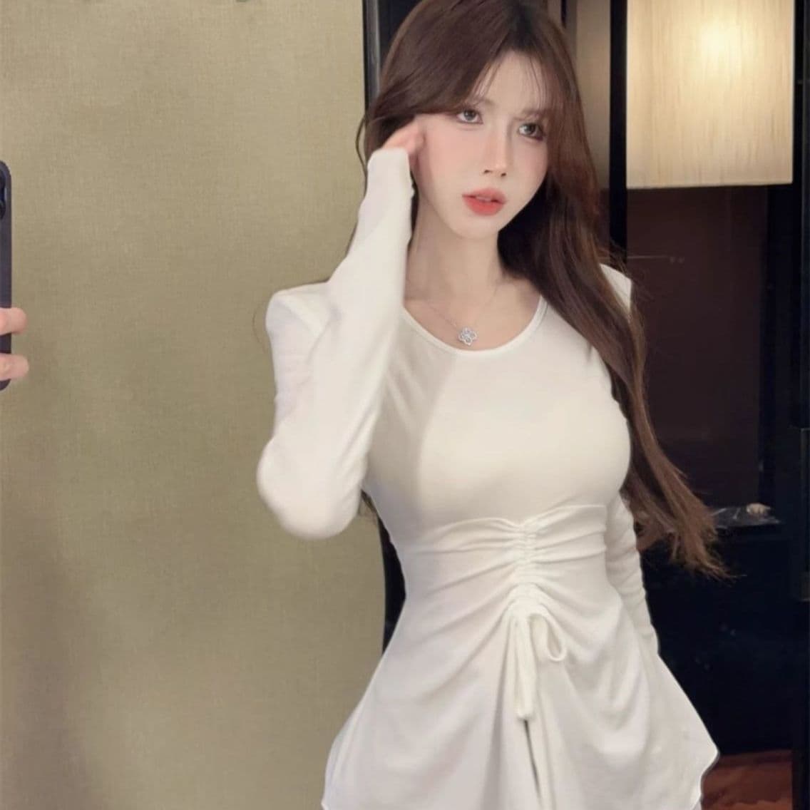 오프숄더 기본 셔츠 여성 가을 겨울 긴팔 티셔츠 검정색 슬림해 보이는 디자인 센스 작은 대중 섹시함 비스듬한 어깨 의류 상세 이미지 3