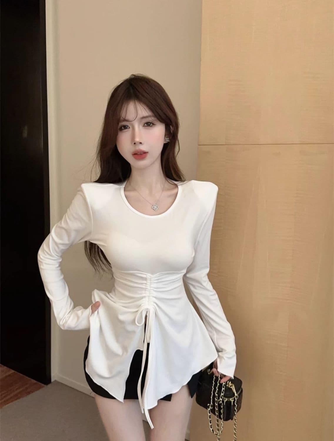 오프숄더 기본 셔츠 여성 가을 겨울 긴팔 티셔츠 검정색 슬림해 보이는 디자인 센스 작은 대중 섹시함 비스듬한 어깨 의류 상세 이미지 6
