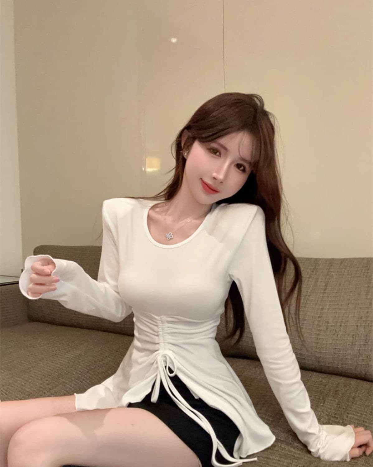 오프숄더 기본 셔츠 여성 가을 겨울 긴팔 티셔츠 검정색 슬림해 보이는 디자인 센스 작은 대중 섹시함 비스듬한 어깨 의류 상세 이미지 11