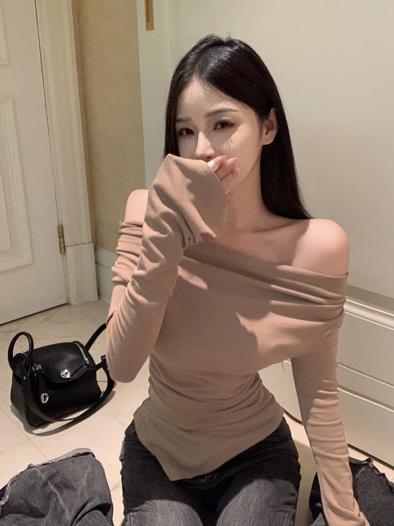 De 플러시 220 그램 오프숄더 기본 셔츠 가을 겨울 매운맛 표지 배 허리 수축 슬림해 보이는 불규칙 긴팔 맨위 상세 이미지 4