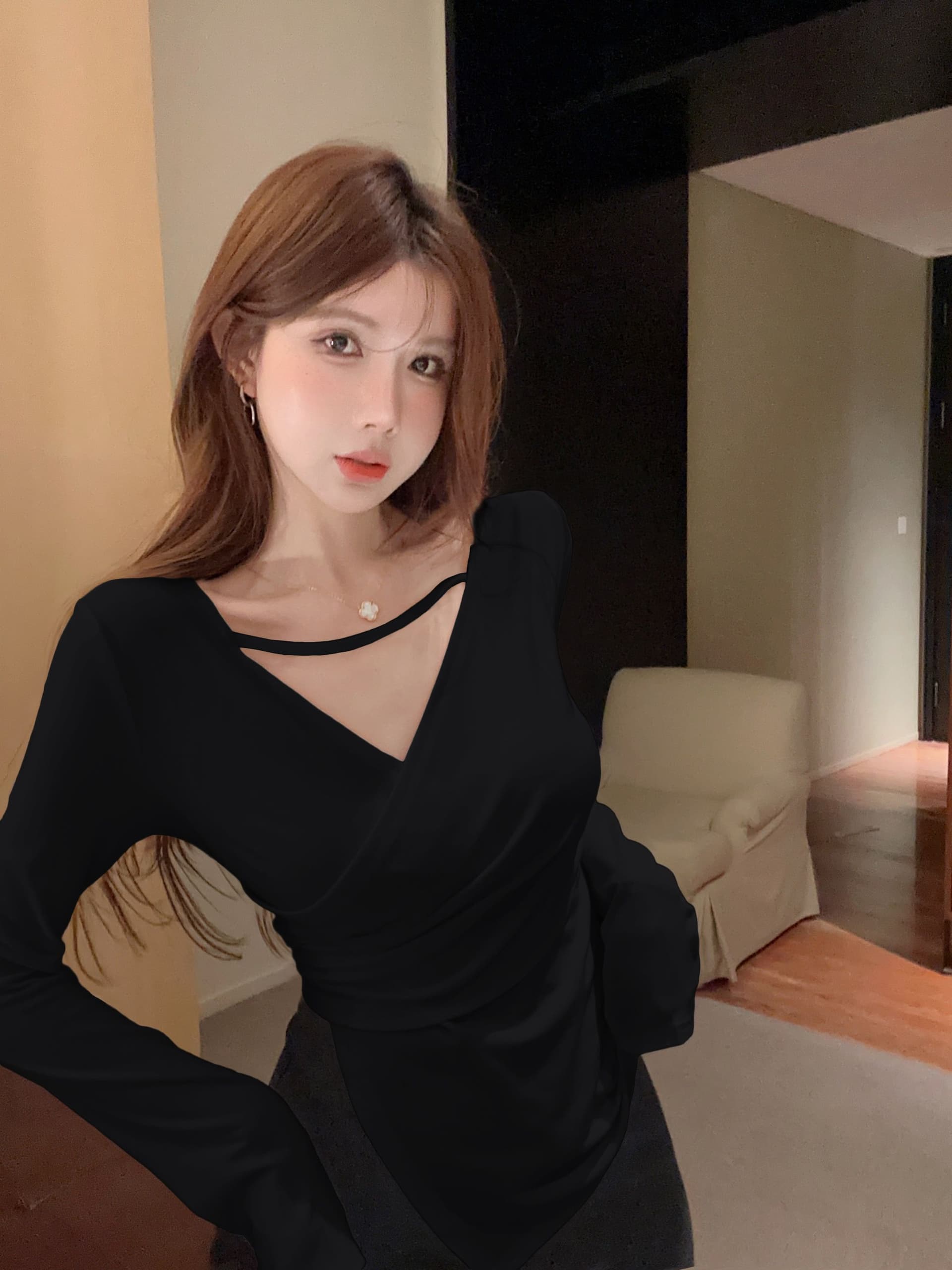 경관 그림 40 모달 260 그램 사람들 면 십자가 V넥 긴팔 티셔츠 쇼트 스타일 불규칙 어깨 패드 맨위 상세 이미지 2