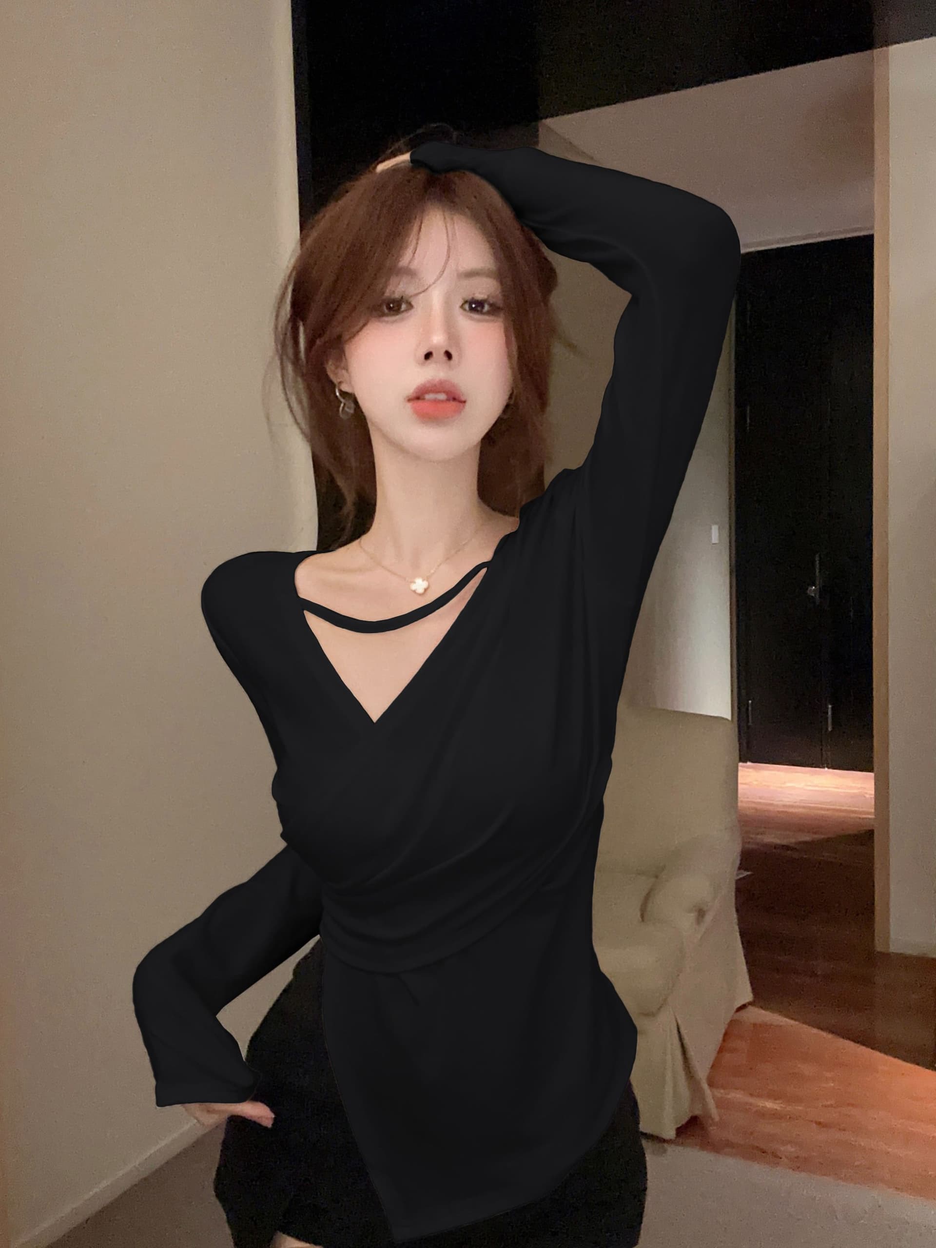 경관 그림 40 모달 260 그램 사람들 면 십자가 V넥 긴팔 티셔츠 쇼트 스타일 불규칙 어깨 패드 맨위 상세 이미지 6