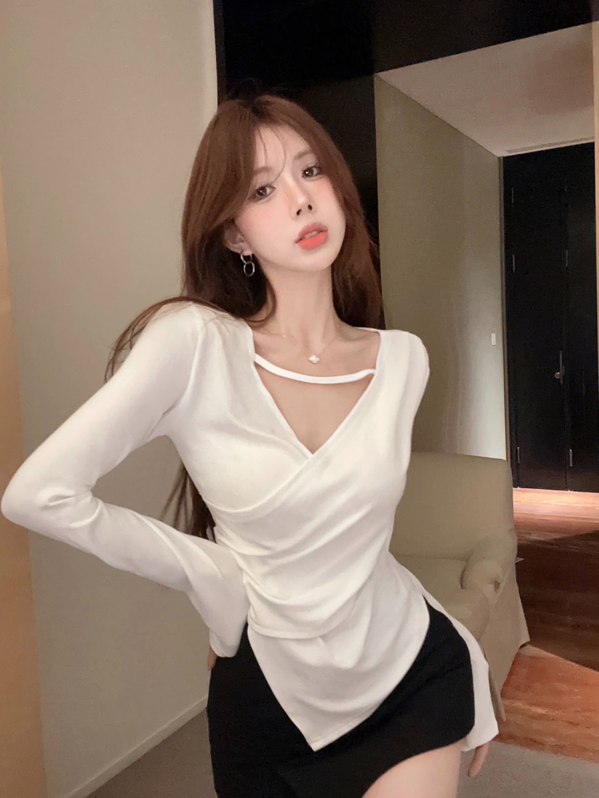 경관 그림 40 모달 260 그램 사람들 면 십자가 V넥 긴팔 티셔츠 쇼트 스타일 불규칙 어깨 패드 맨위 상세 이미지 12