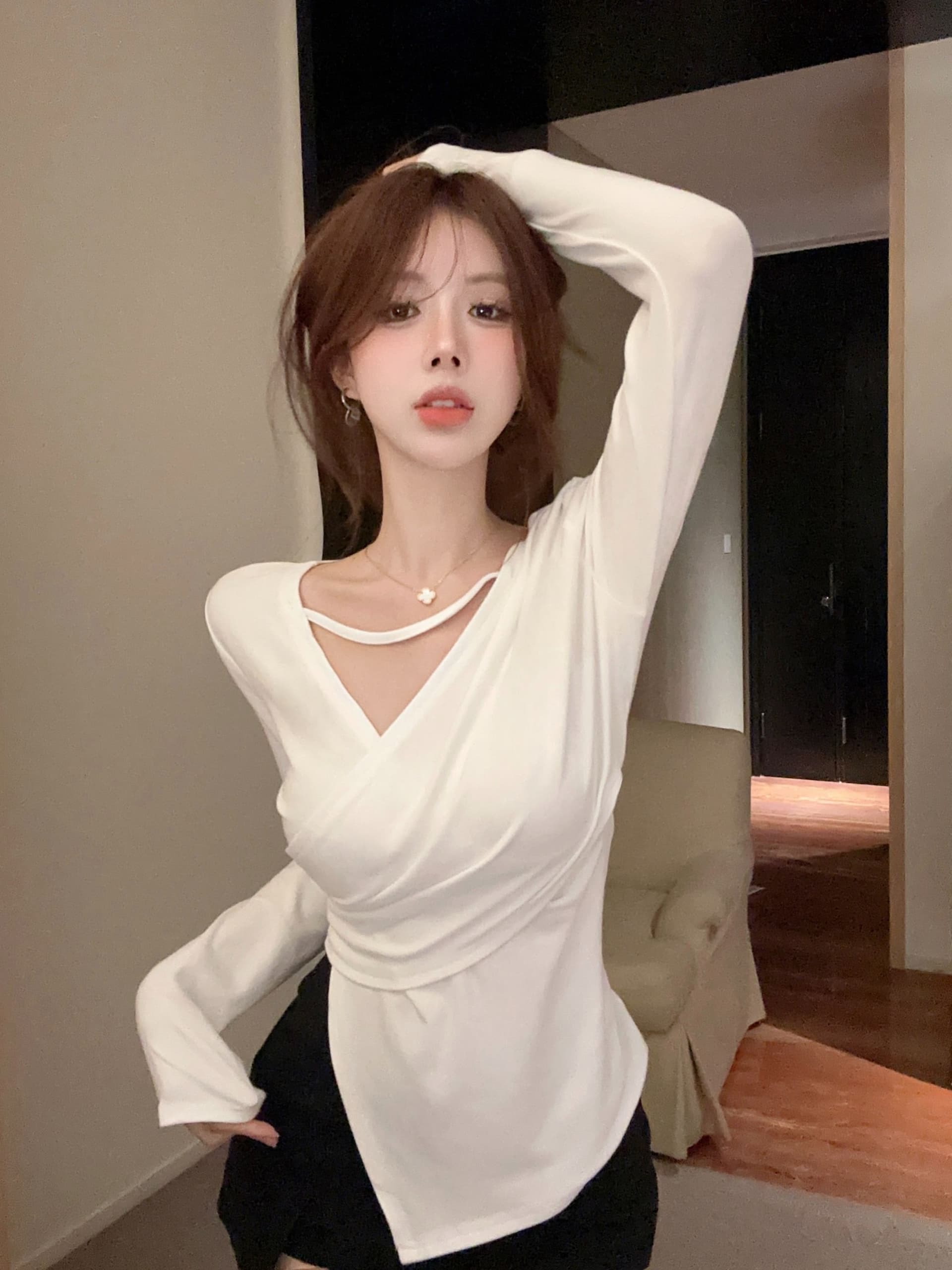 경관 그림 40 모달 260 그램 사람들 면 십자가 V넥 긴팔 티셔츠 쇼트 스타일 불규칙 어깨 패드 맨위 상세 이미지 16