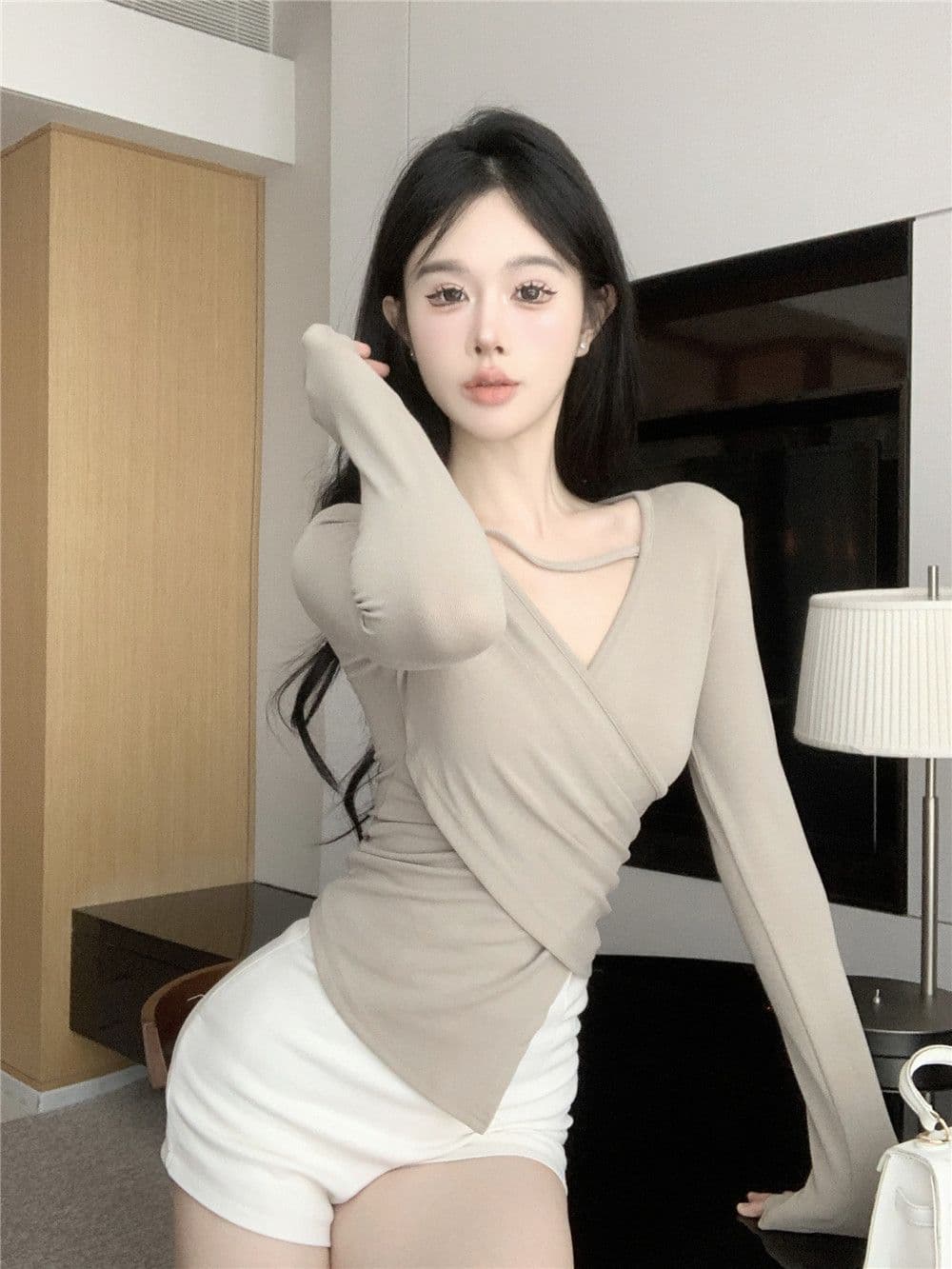 경관 그림 40 모달 260 그램 사람들 면 십자가 V넥 긴팔 티셔츠 쇼트 스타일 불규칙 어깨 패드 맨위 상세 이미지 30