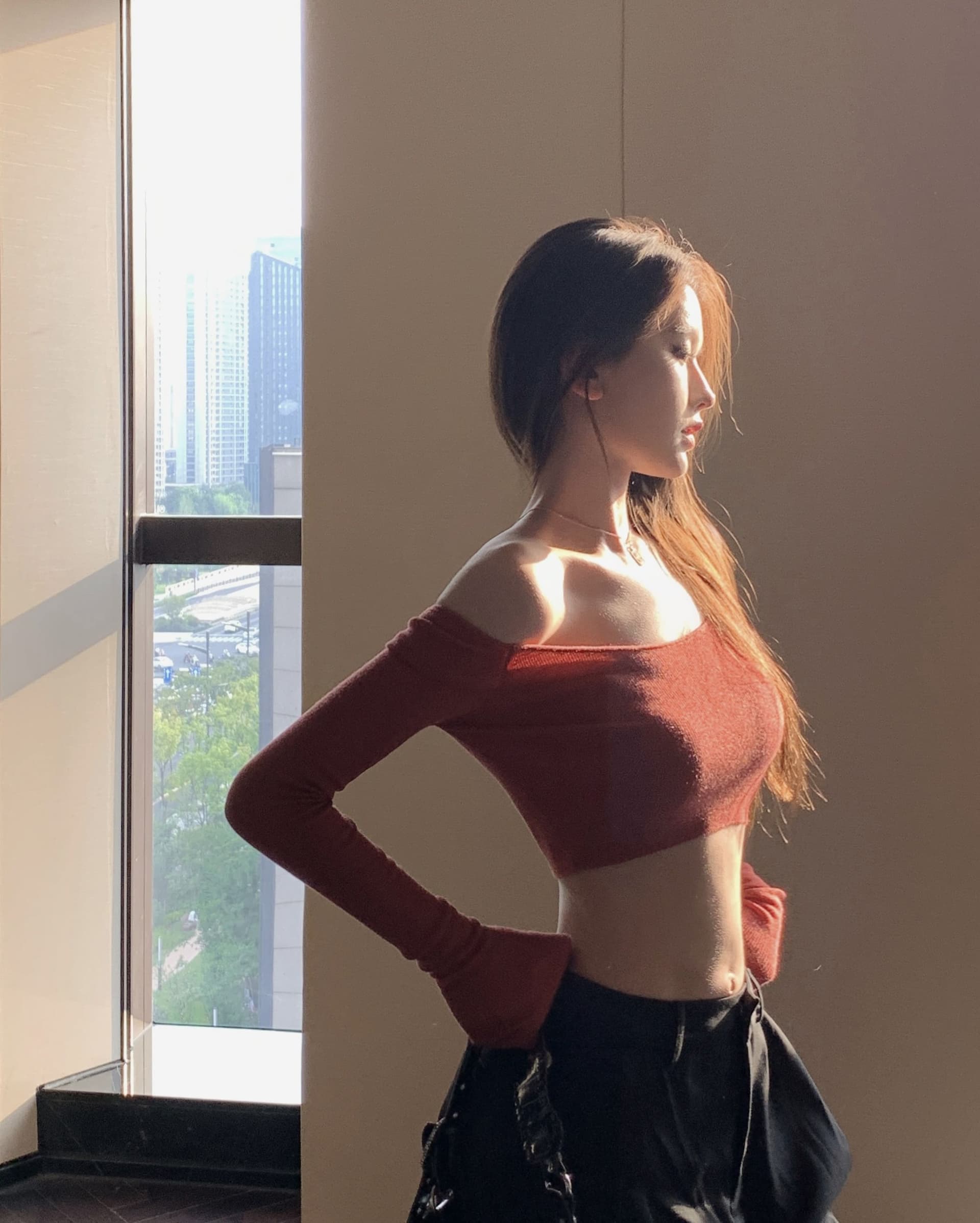 40 모달 260 그램 사람들 면 오프숄더 긴팔 섹시함 타이트 오프숄더 쇄골 쇼트 스타일 맨위 이미지 4