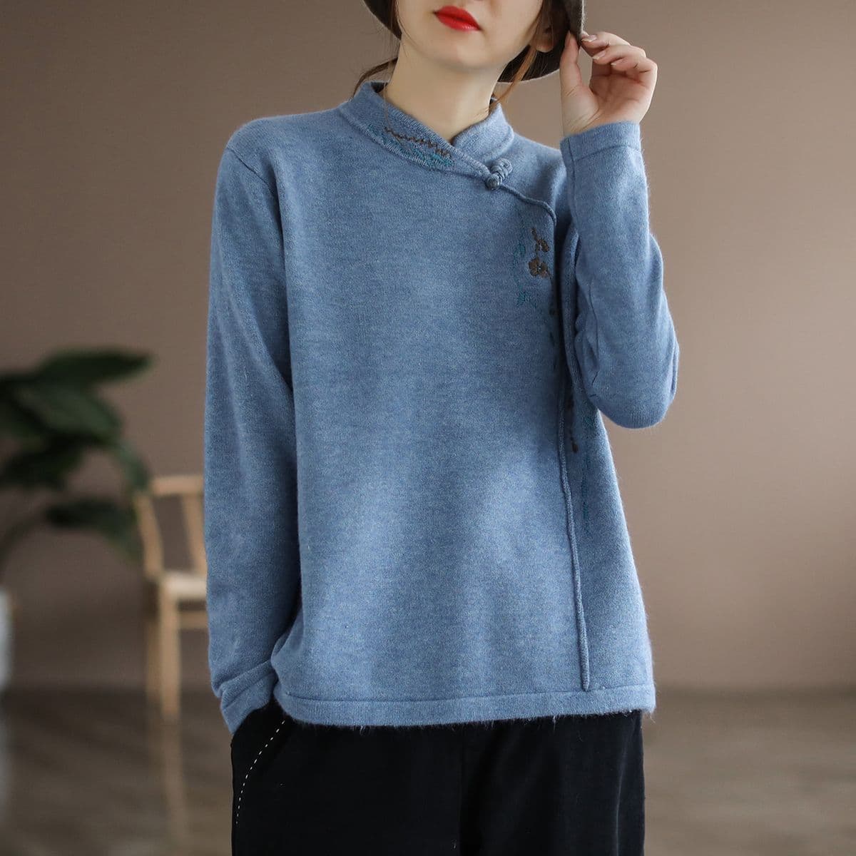 m-4xl De 플러시 털이 있고 두꺼운 문예 레트로 긴팔 티셔츠 여성 가을 겨울 코트 외출용 맨위 자수 기본 셔츠 상세 이미지 4