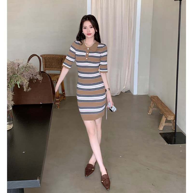 실사 모카 브라운 스트라이프 폴로 칼라 니트 타이트 스커트 여름 허리 수축 슬림해 보이는 POLO 칼라 드레스 미니 스커트 이미지 4