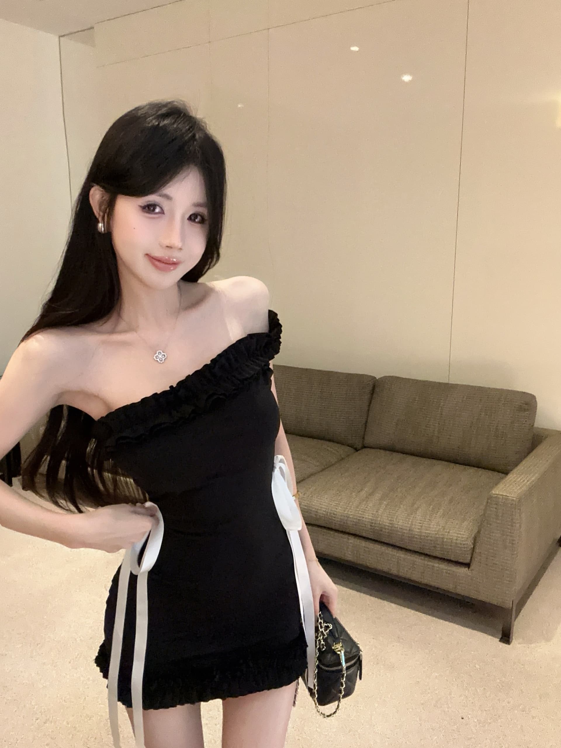 실사 정가 순수한 욕망 바람 나비 매듭 비스듬한 어깨 여성 드레스 프릴 디자인 몸매 가꾸기 타이트 스커트