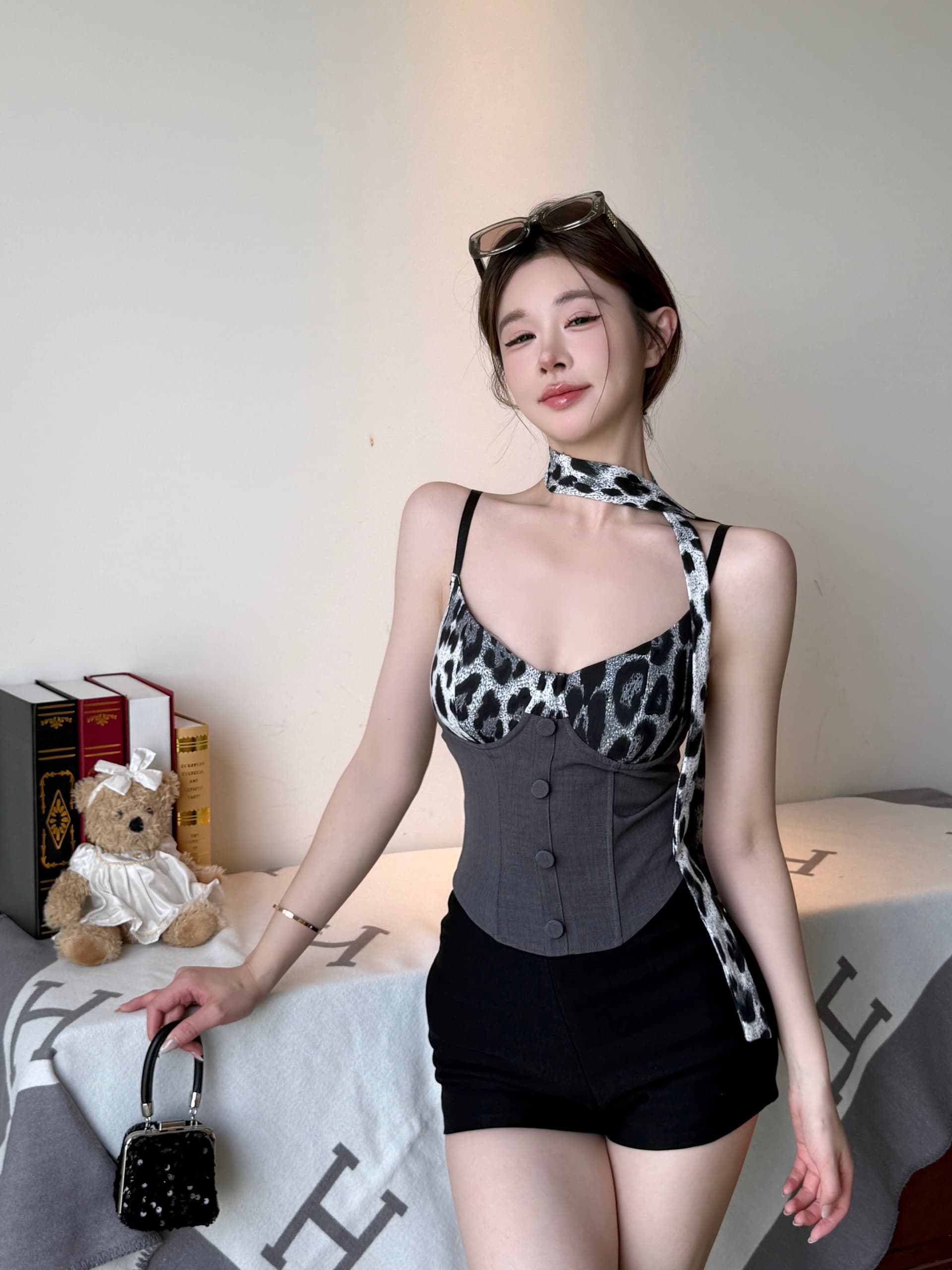 실사 정가 디자인 센스 레오파드 무늬 리본 튜브탑 생선뼈 허리 수축 캐미솔 슬림해 보이는 단추 작은 대중 맨위 상세 이미지 5