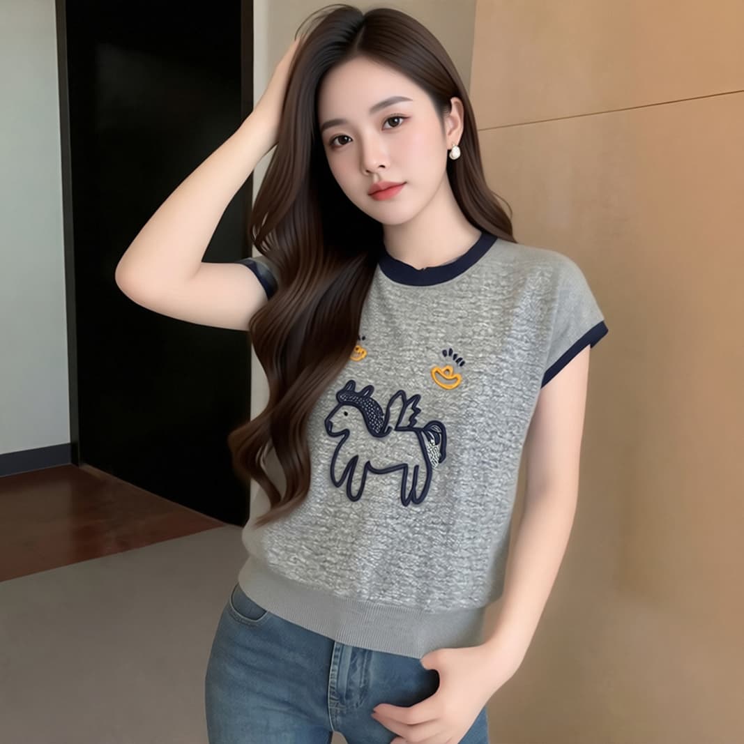 배색 얇은 주간 실크 반팔 티셔츠 여성 여름 2026 새로운 라운드 넥 자수 루즈핏 슬림해 보이는 연령 감소 다용도 맨위 상세 이미지 3