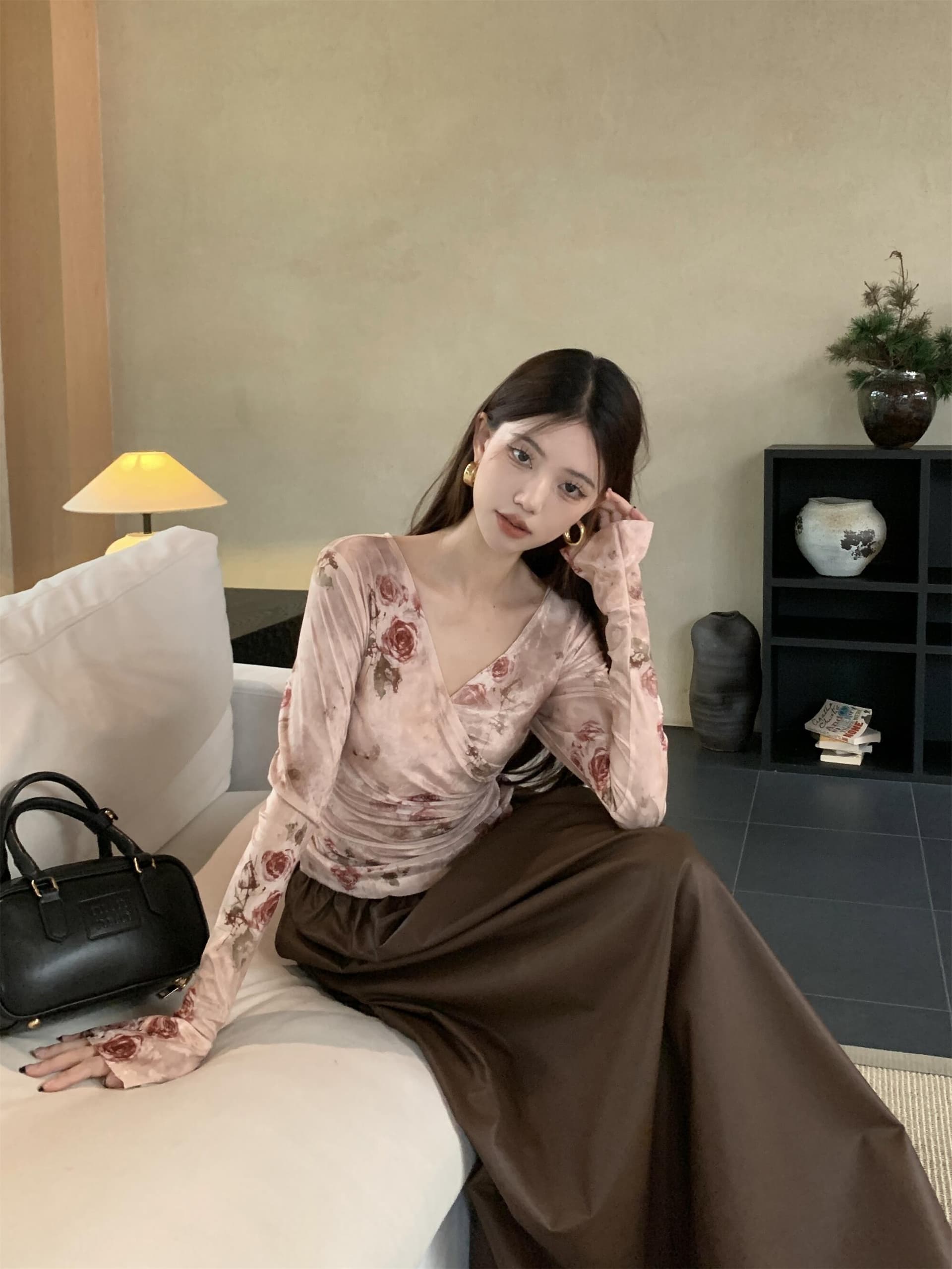 실사 이른 봄 프랑스식 패션 레트로 작은 꽃무늬 몸매 가꾸기 인사이드 가져 가라. V넥 여성 셔츠 작은 셔츠 상세 이미지 3