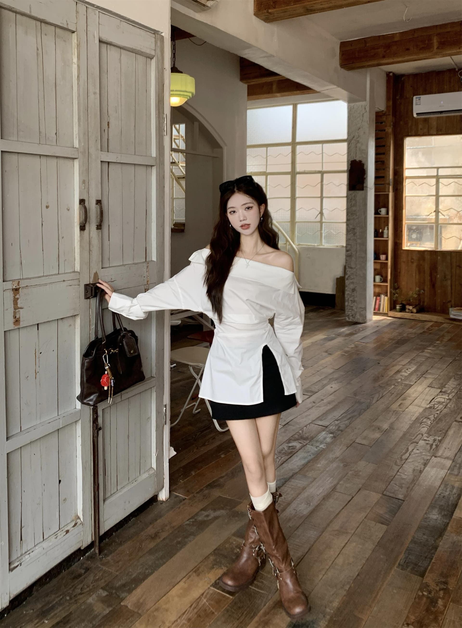 실사 정가 봄 새로운 불규칙 한 단어 비스듬한 칼라 몸매 가꾸기 디자인 센스 셔츠 고급 센스 긴팔 맨위 여성 이미지 4