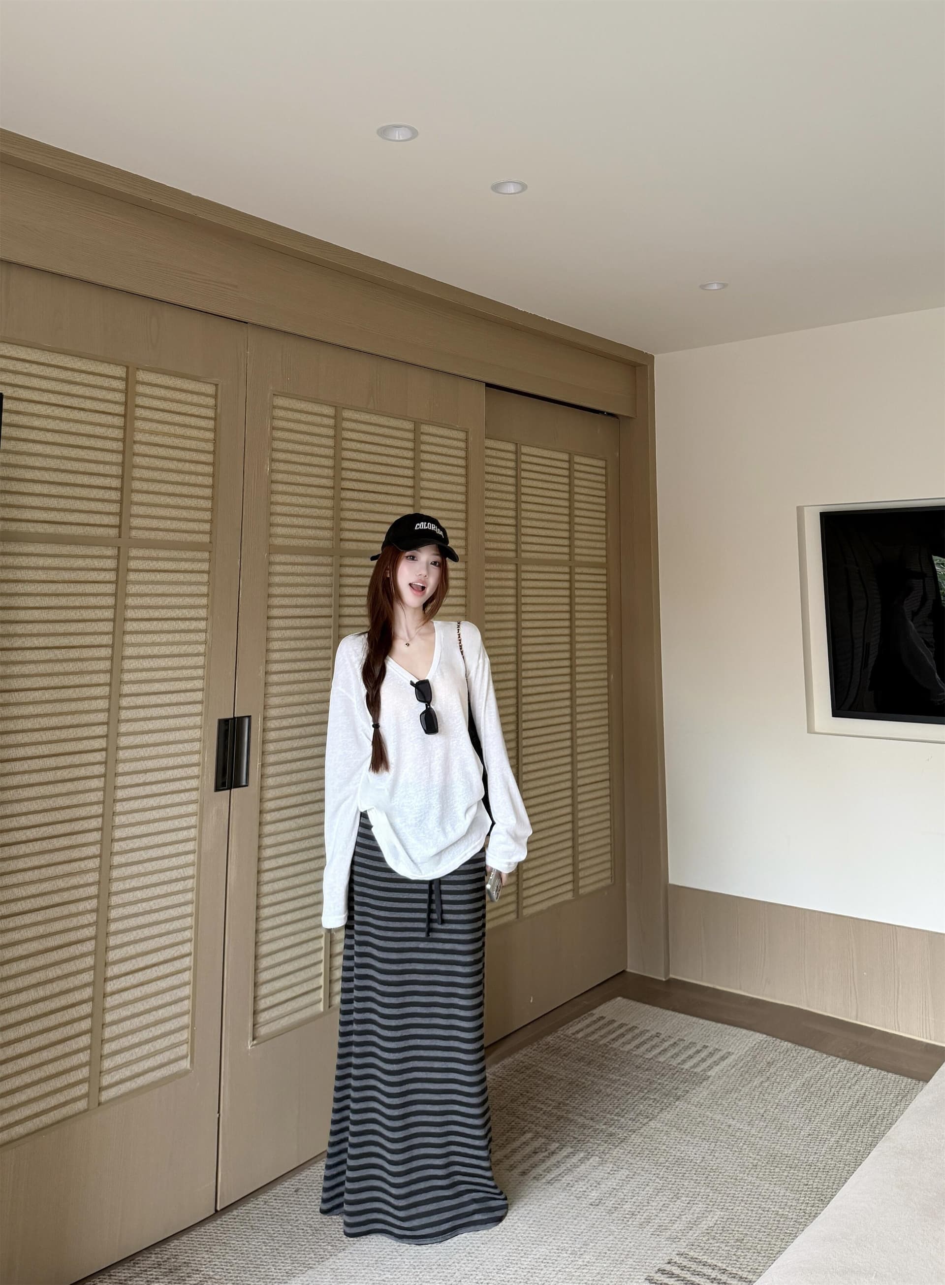 실사 정가 한 부서 뒤로 홀로우 아웃 루즈핏 자외선 차단 블라우스 긴팔 티셔츠 슬림해 보이는 느긋한 스트라이프 롱 스커트 상세 이미지 5