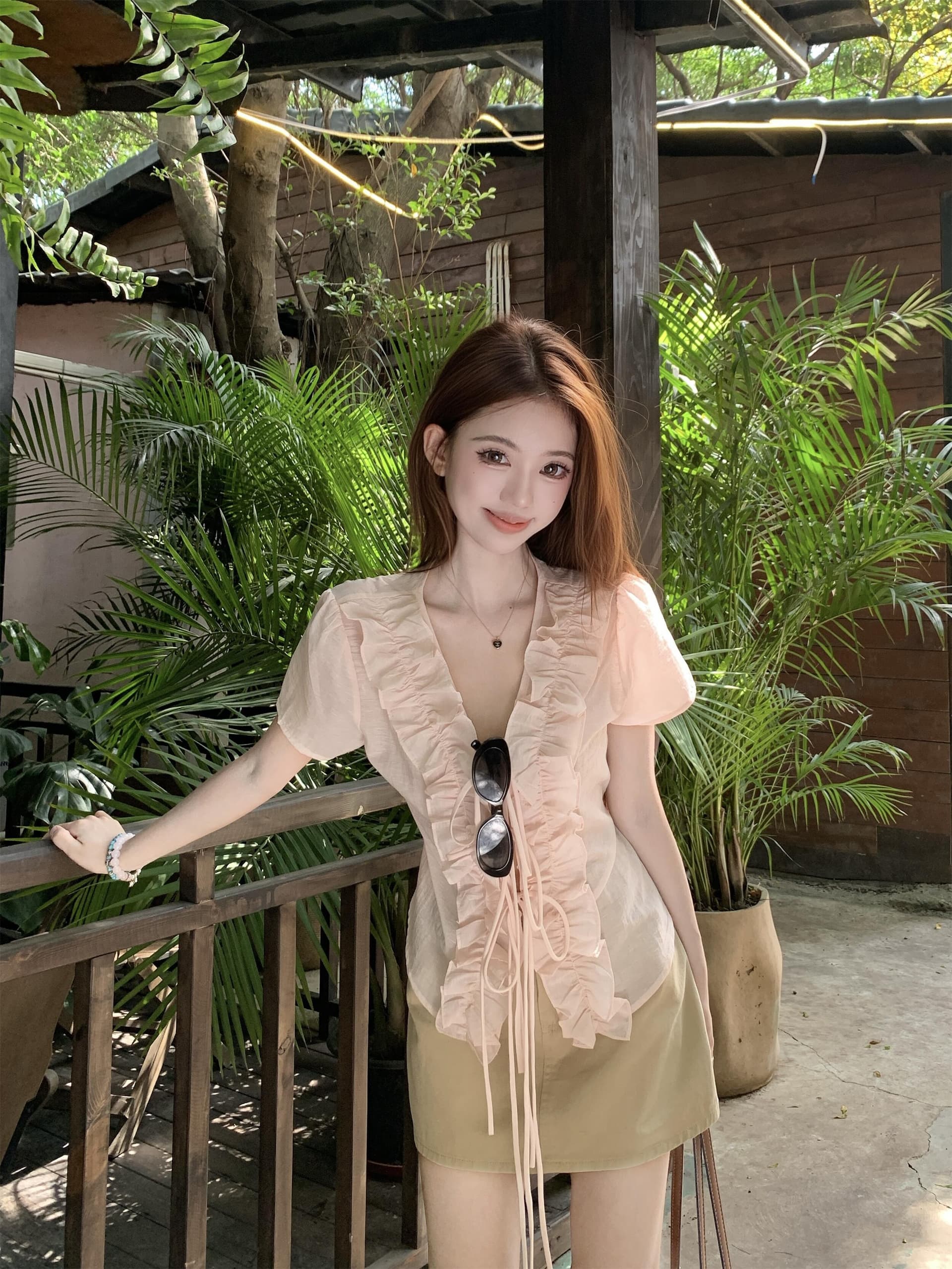 실사 정가 여름 새로운 달콤함 핑크색 프릴 레이스업 V넥 반팔 작은 셔츠 카키 색 미니 스커트 상세 이미지 9