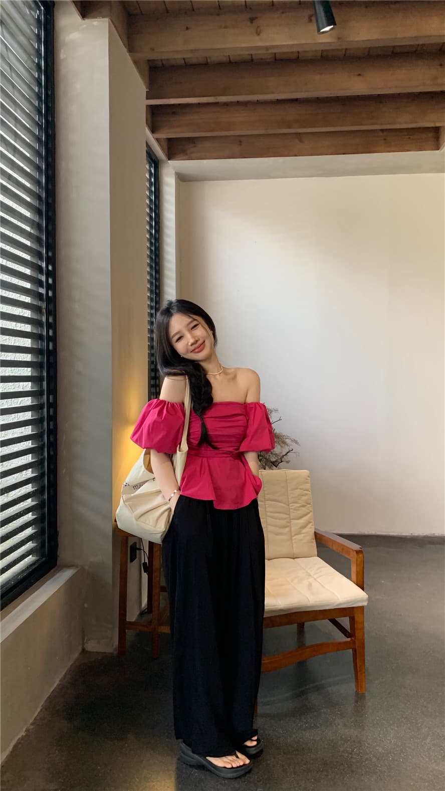 로즈 레드 튜브탑 핫걸 오프숄더 맨위 여성 여름 작은 대중 Chic 아름다운 오프숄더 프랑스식 거품 소매 셔츠 상세 이미지 1