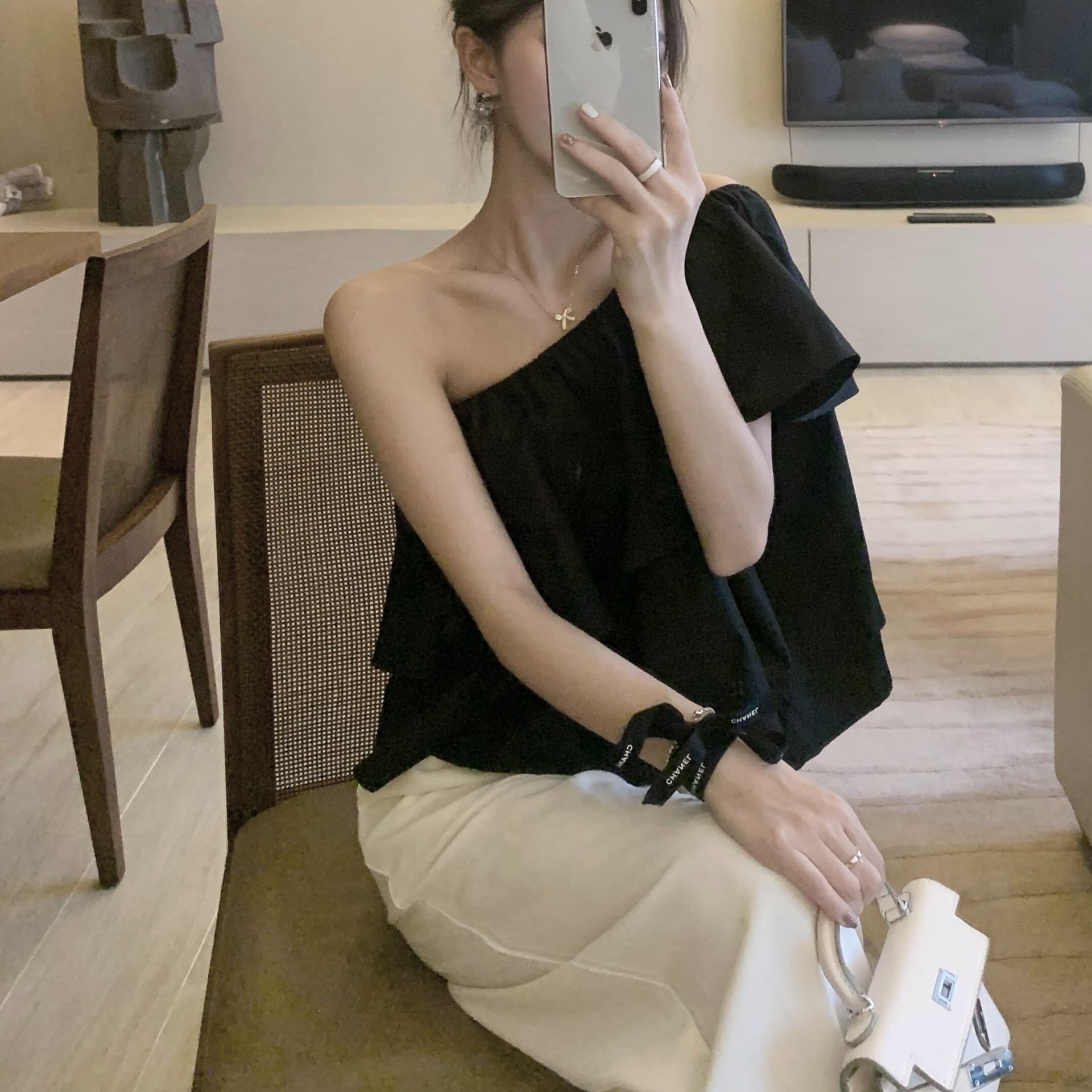 프랑스식 쇄골 작은 심장 기계 비스듬한 어깨 섹시함 오프숄더 맨위 여성 여름 디자인 센스 작은 대중 숄더백 민소매 여름 드레스 셔츠 이미지 3