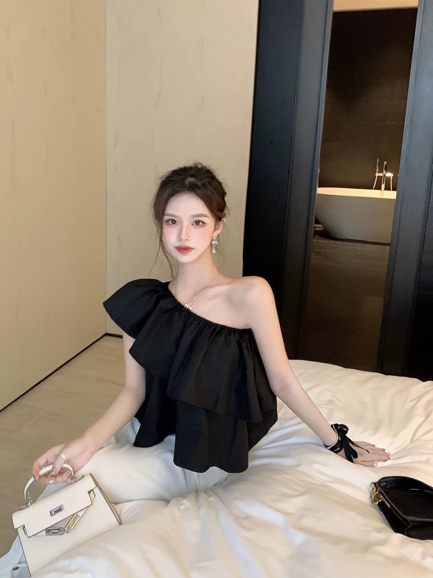 프랑스식 쇄골 작은 심장 기계 비스듬한 어깨 섹시함 오프숄더 맨위 여성 여름 디자인 센스 작은 대중 숄더백 민소매 여름 드레스 셔츠 상세 이미지 2