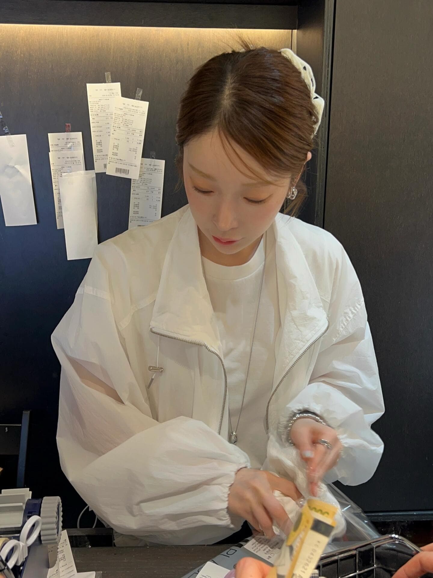 있음 선적 chic 다용도 단색 스탠드 칼라 워크웨어 재킷 자외선 차단 얇은 스타일 긴팔 재킷 상세 이미지 2