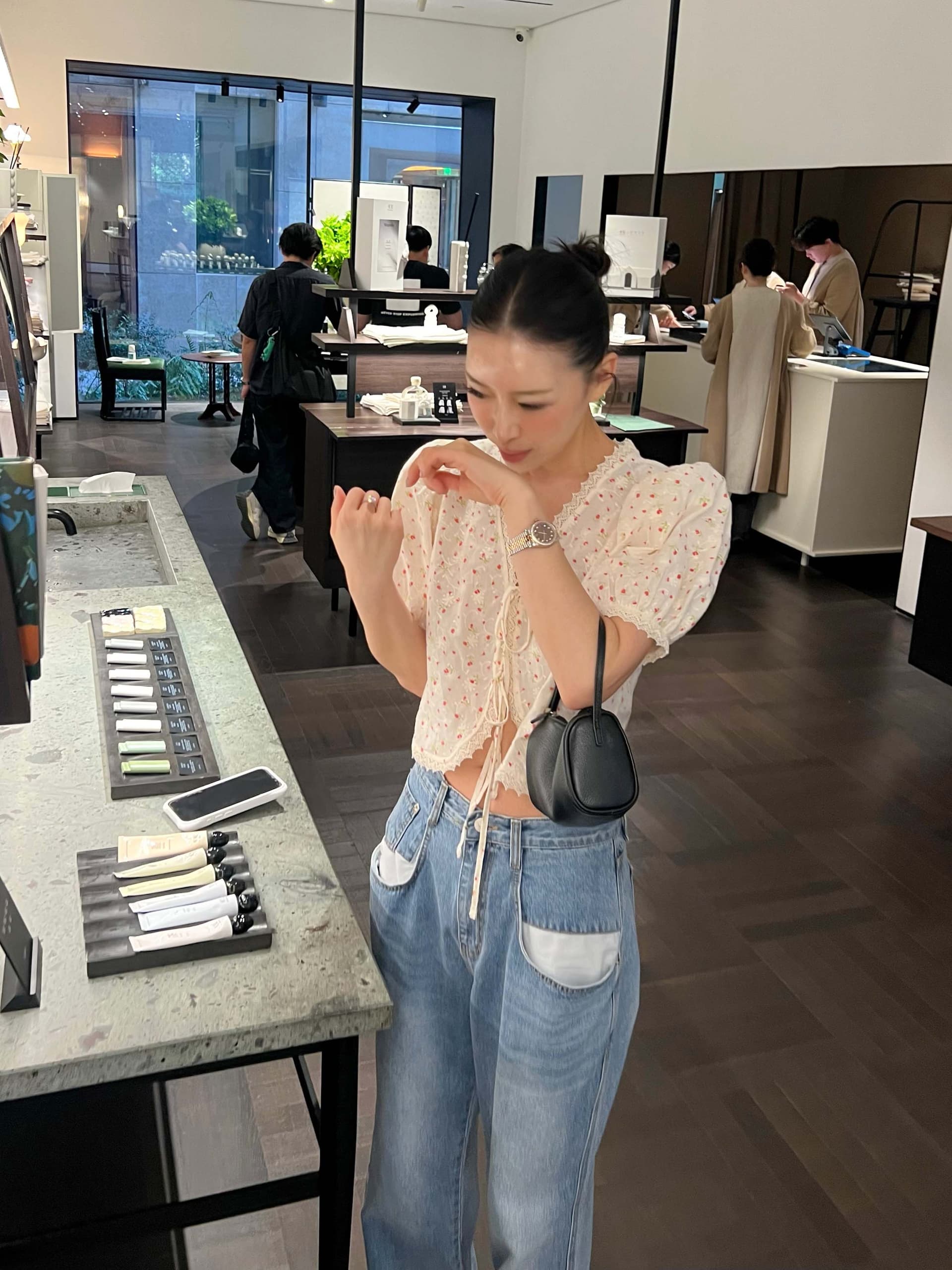 있음 선적 chic 다용도 작은 대중 패션 꽃무늬 셔츠 이미지 4