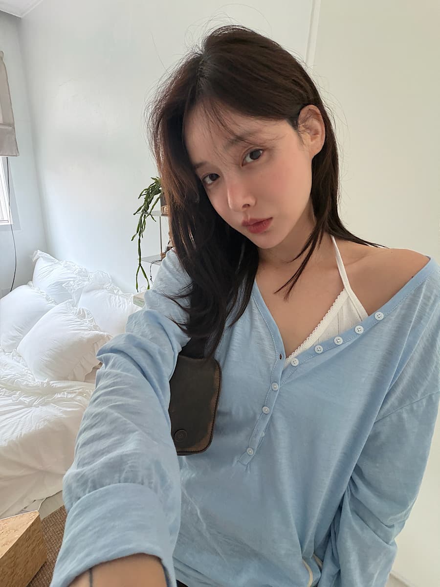 한 부서 다용도 작은 대중 패션 단추 장식 긴 소매 티셔츠 상세 이미지 12