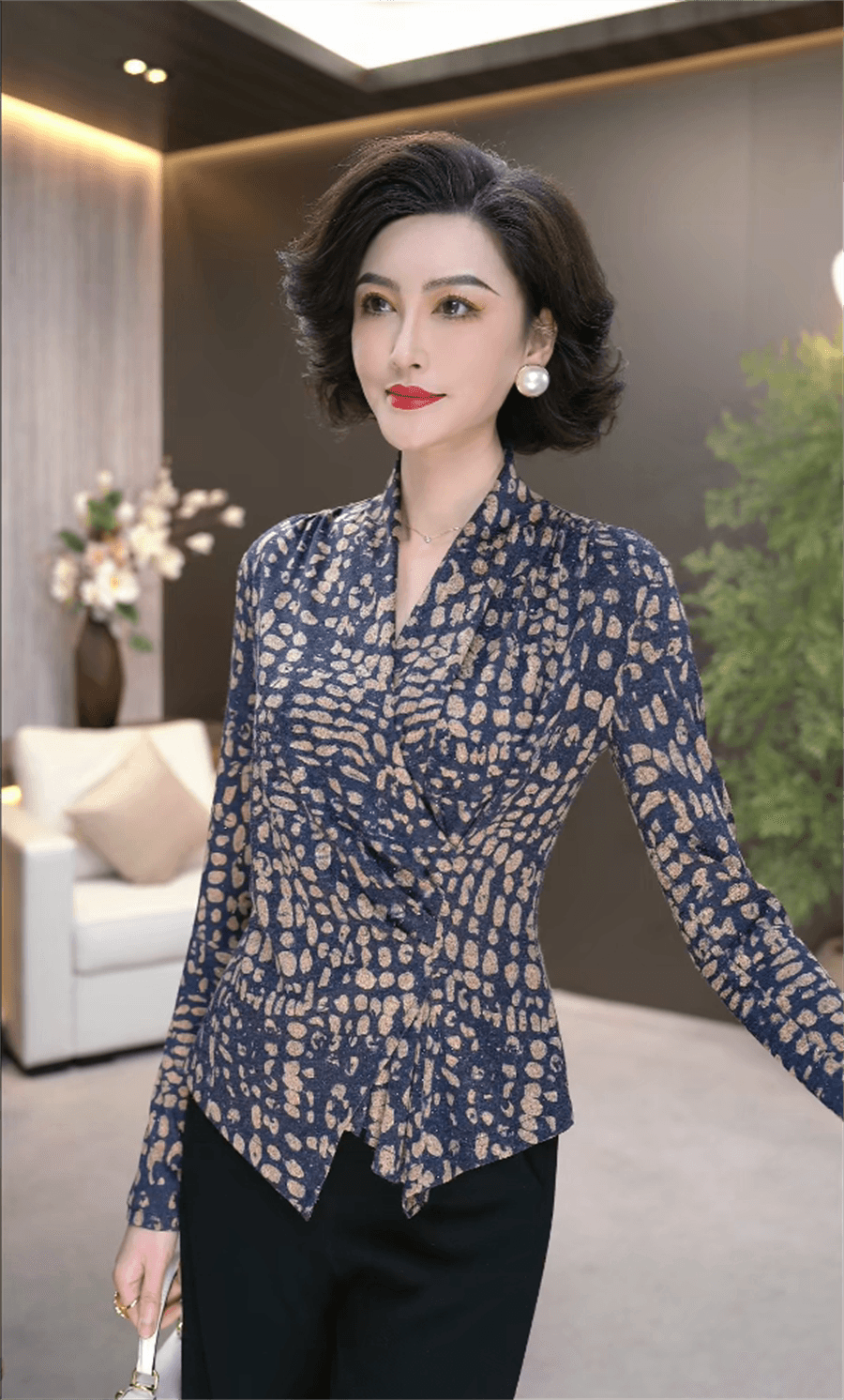 2026 봄 새로운 우아한 소포 V넥 진한 파란색 쌀 레오파드 무늬 높음 폭탄 니트 허리 수축 품격 작은 셔츠 상세 이미지 2