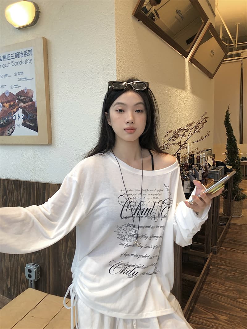 실사 정가 이른 가을 부드러운 비스듬한 어깨 스트랩 자외선 차단 블라우스 알파벳 프린트 긴팔 얇은 스타일 티셔츠 맨위 상세 이미지 1