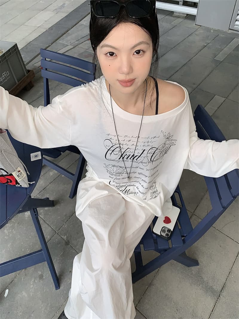 실사 정가 이른 가을 부드러운 비스듬한 어깨 스트랩 자외선 차단 블라우스 알파벳 프린트 긴팔 얇은 스타일 티셔츠 맨위 상세 이미지 2