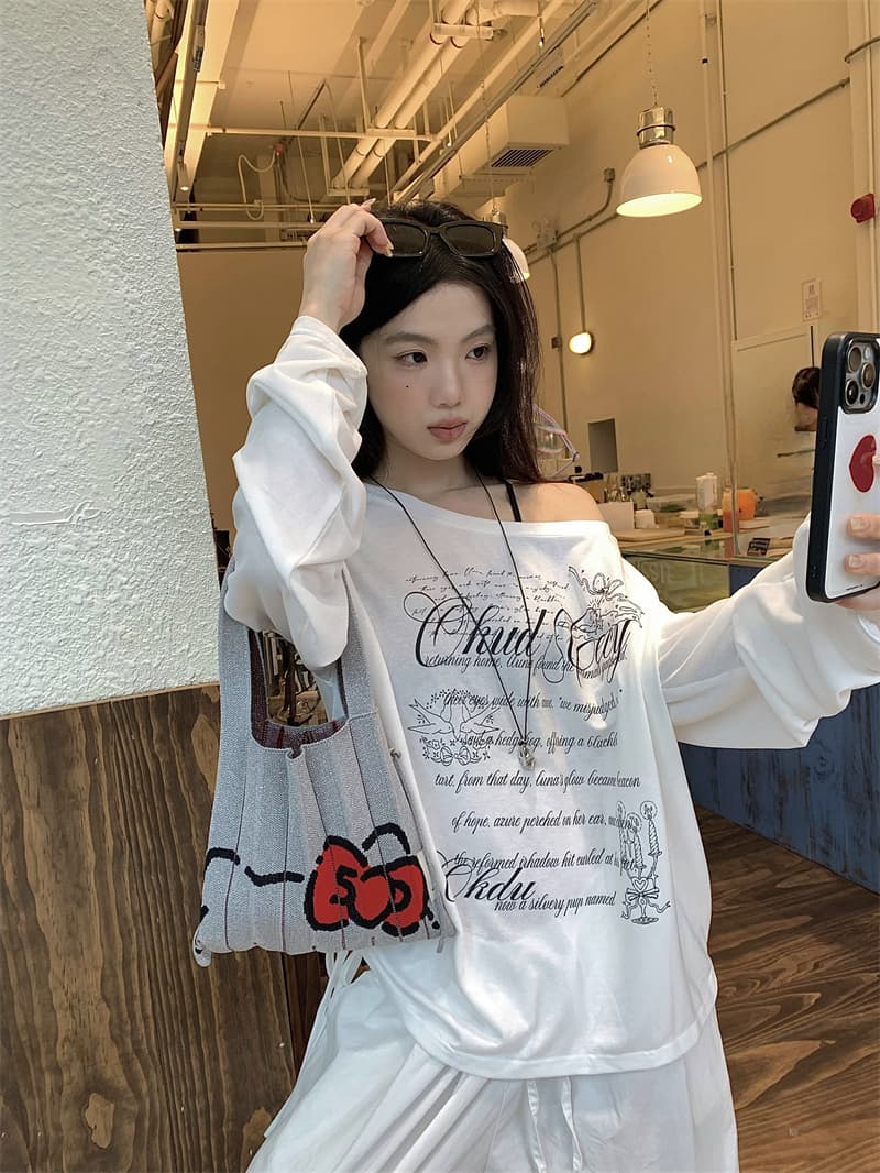 실사 정가 이른 가을 부드러운 비스듬한 어깨 스트랩 자외선 차단 블라우스 알파벳 프린트 긴팔 얇은 스타일 티셔츠 맨위 상세 이미지 4