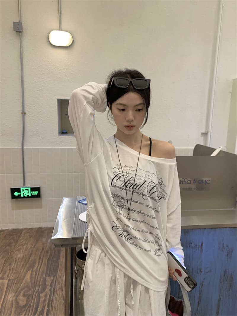 실사 정가 이른 가을 부드러운 비스듬한 어깨 스트랩 자외선 차단 블라우스 알파벳 프린트 긴팔 얇은 스타일 티셔츠 맨위 상세 이미지 7